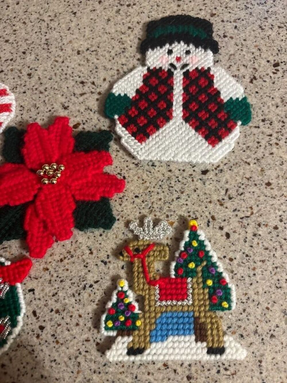 5 Plastic Canvas Needlepoint Christmas magnets - Picture 2 of 4